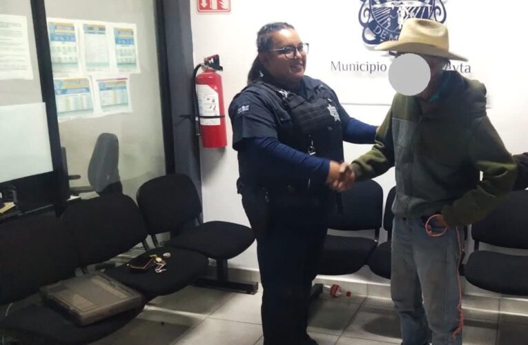 Localizan a adulto mayor extraviado y lo reúnen con su familia