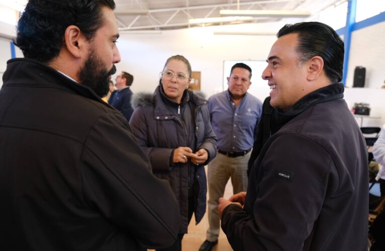 Promueve Luis Nava oportunidades de apoyo ante alumnado del Instituto de Artes y Oficios de Querétaro