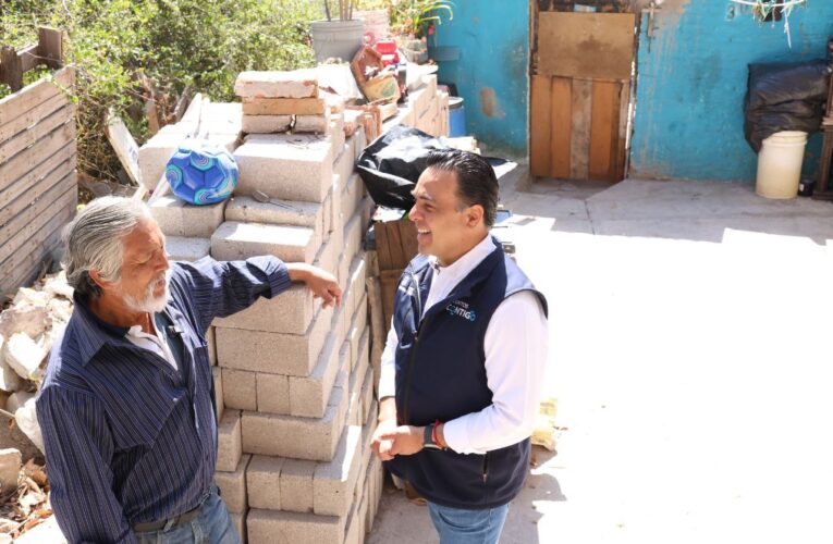 Luis Nava recorre colonias de la capital para supervisar apoyos de vivienda