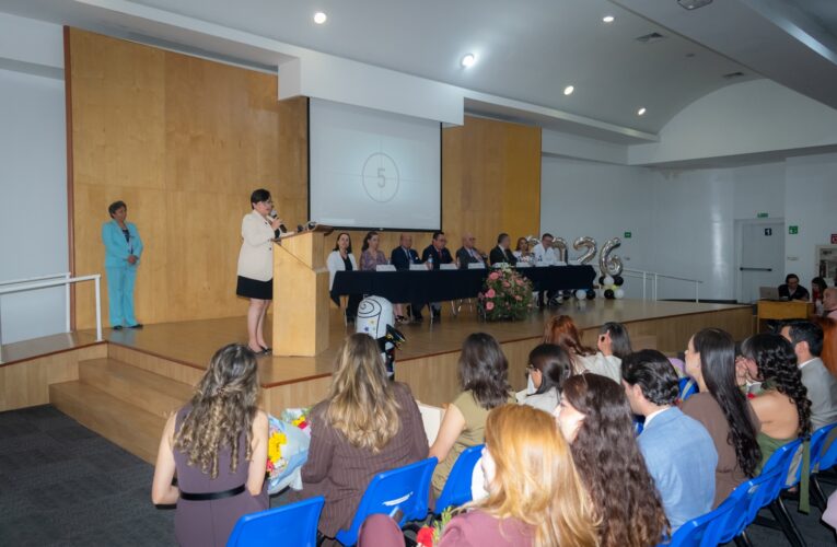 Egresan 28 médicos especialistas del Hospital de Especialidades del Niño y la Mujer