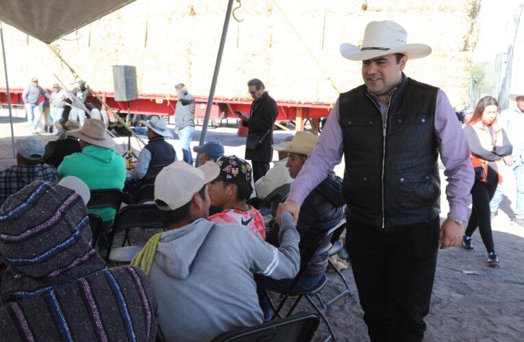 Impulsa Gaspar Trueba al Sector Ganadero con Entrega de Forraje