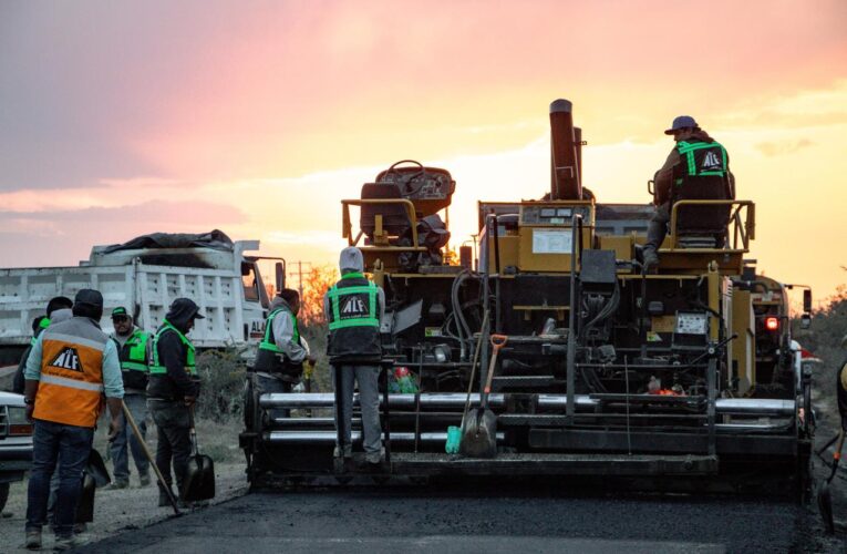 Inicia Beto Nava asfaltado del acceso a La Purísima tras años de espera
