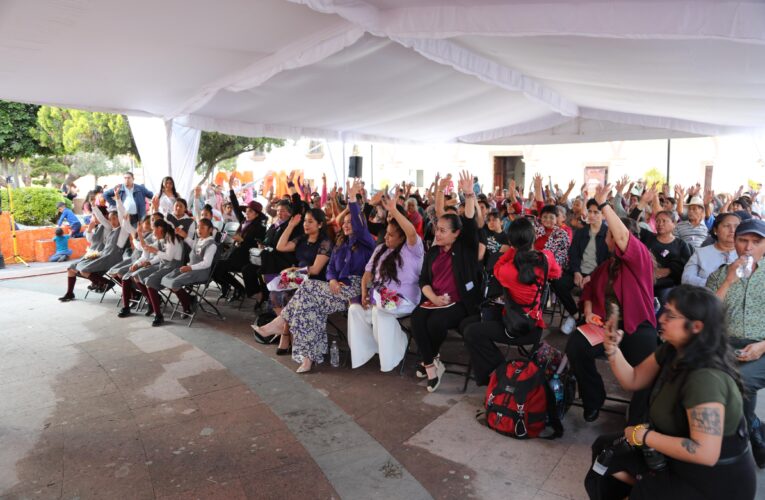 Reconoce Colón la dedicación, liderazgo y aportación de las mujeres en la vida pública y social