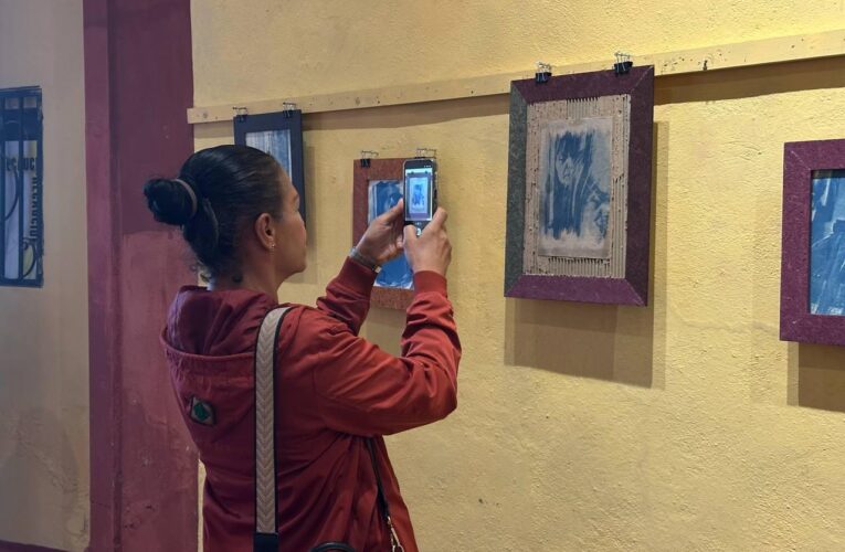 Casa del Faldón abre la exposición “Bleu/Reflejo de mujeres rotas”
