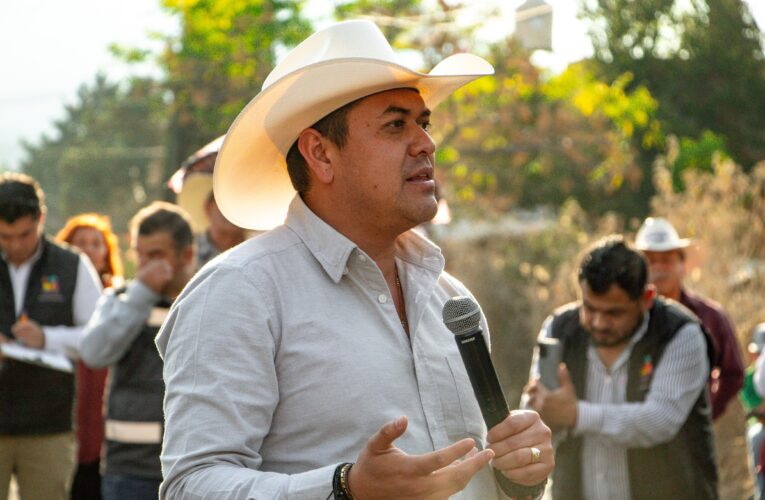 Arranca obra de asfaltado en la calle Vicente Guerrero en San Cirilo para mejorar la movilidad de la comunidad