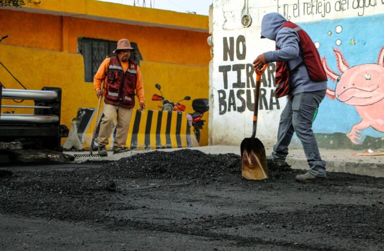 Beto Nava entrega nueva vialidad asfaltada en El Chamizal tras años de rezago