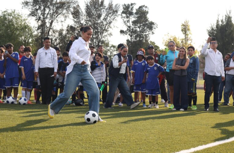 Rehabilitan cancha de futbol en El Tintero; beneficiará a miles de habitantes