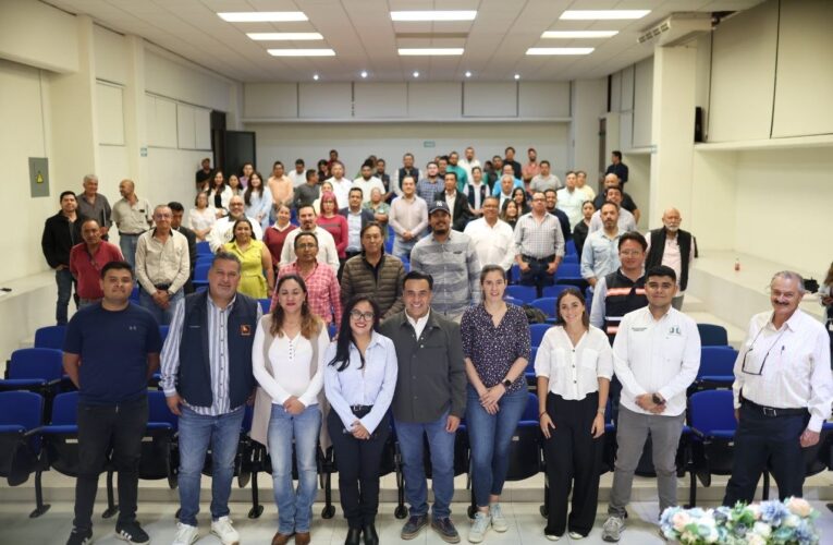 Luis Nava presenta programas sociales ante arquitectos de San Juan del Río y fortalece el diálogo con la sociedad