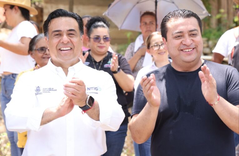 Luis Nava da inicio a la rehabilitación de camino en Saldiveña, Jalpan de Serra