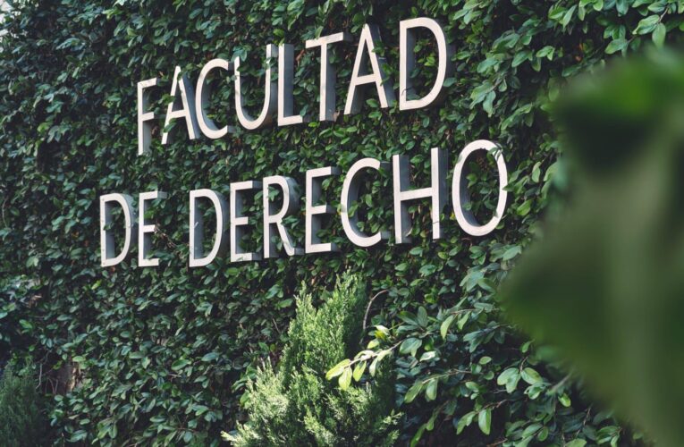 UAQ alerta sobre desafíos legales ante el crecimiento de la Inteligencia Artificial