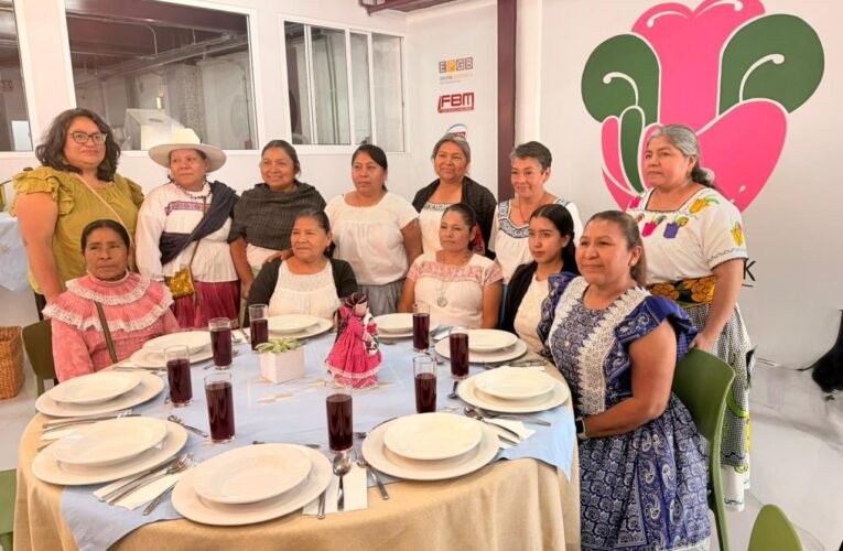 Concluye diplomado que fortalece la cocina tradicional queretana y certifica a cocineras indígenas