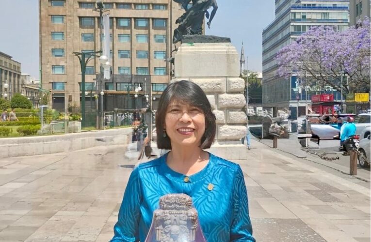 Reconocen a directora de Ingeniería de la UAQ con el Premio Coatlicue por su trayectoria científica y académica