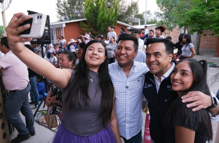 Celebran a las familias de Huimilpan con gran festejo comunitario encabezado por Luis Nava