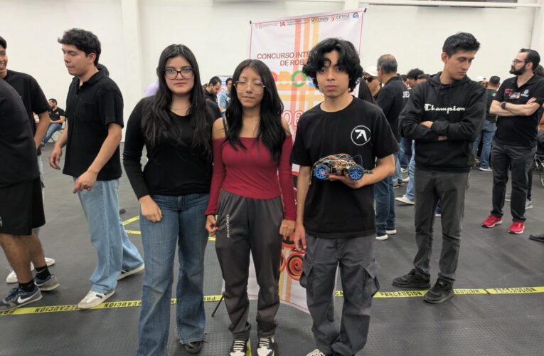 Alumnos de CECyTEQ destacan en concurso internacional de robótica organizado por la UAQ