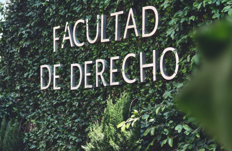 Analiza UAQ influencia de élites en la construcción de valores sociales