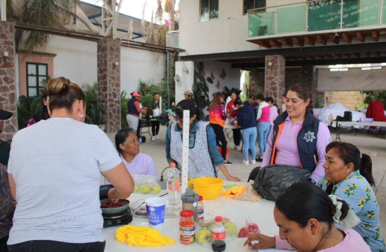 Fortalecen autonomía de mujeres en Colón con taller de repostería