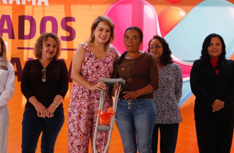 DIF Municipal de Colón beneficia a decenas de familias con entrega de apoyos funcionales