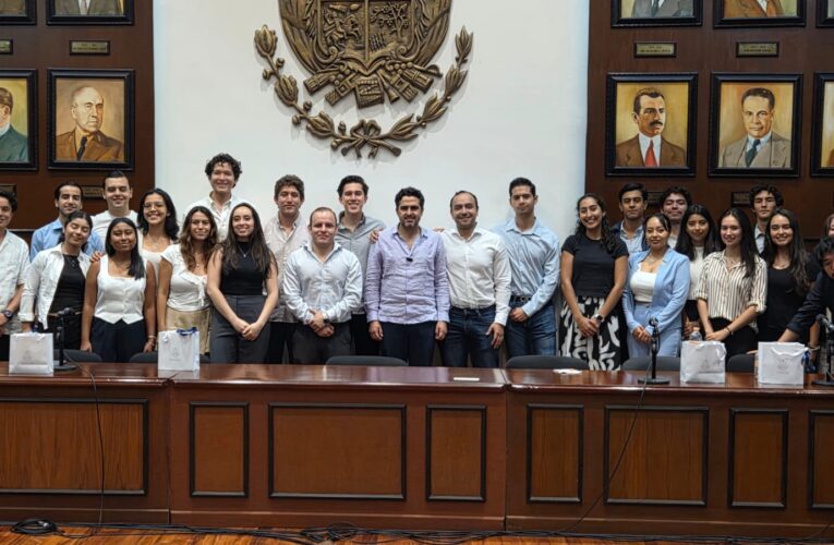 Jóvenes universitarios dialogan sobre participación ciudadana, innovación y desarrollo para Querétaro