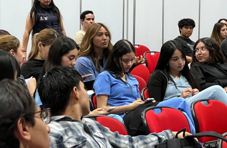 Invita AMEQ a estudiantes y personal de apoyo comunitario a renovar su Tarifa Unidos 2026