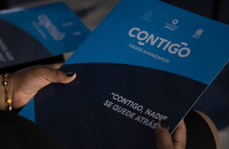 Entregan certificados de bachillerato a 100 adultos que concluyeron sus estudios en Querétaro