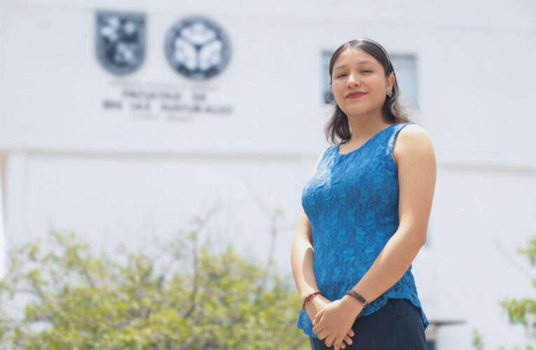 Reconocen a estudiante de la UAQ por investigación innovadora sobre humedales en Querétaro
