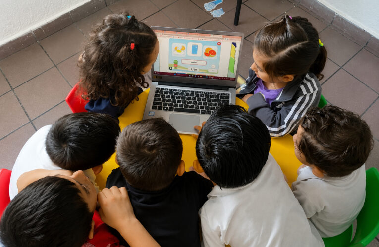 Certifican a 228 docentes de escuelas públicas en el dominio del idioma inglés
