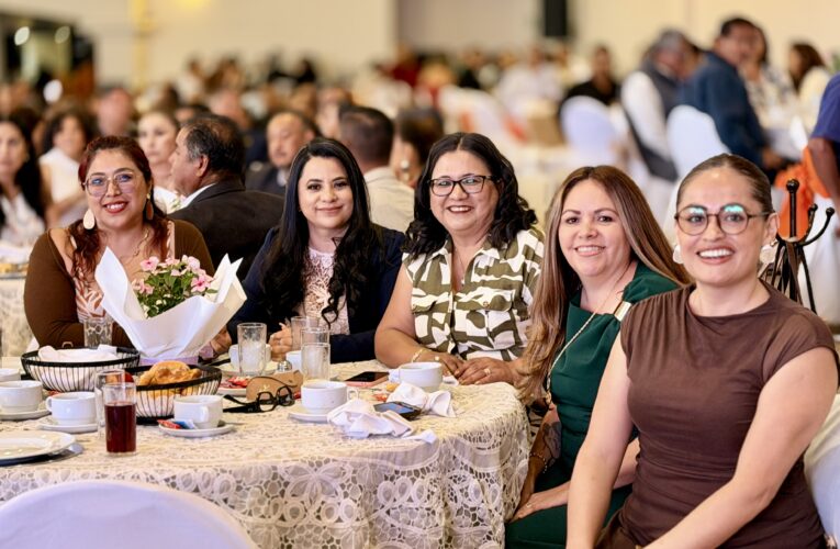 Reconocen la trayectoria de 565 trabajadores de apoyo en la educación básica de Querétaro