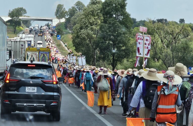 Concluye el paso de la columna femenil de peregrinas por Querétaro