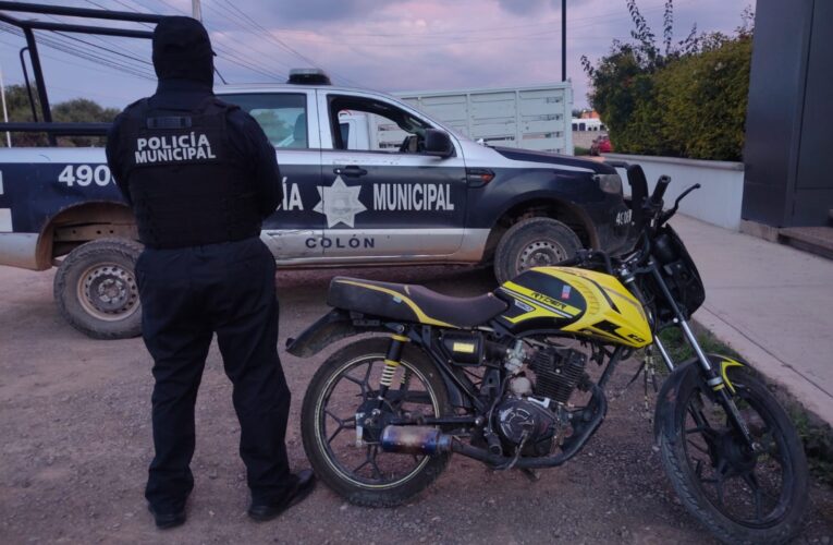 Recuperan motocicleta con reporte de robo durante patrullaje en Colón