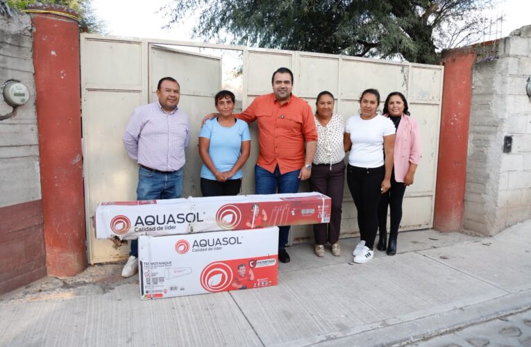 Beneficia programa de vivienda a 20 familias de Viborillas con calentadores solares