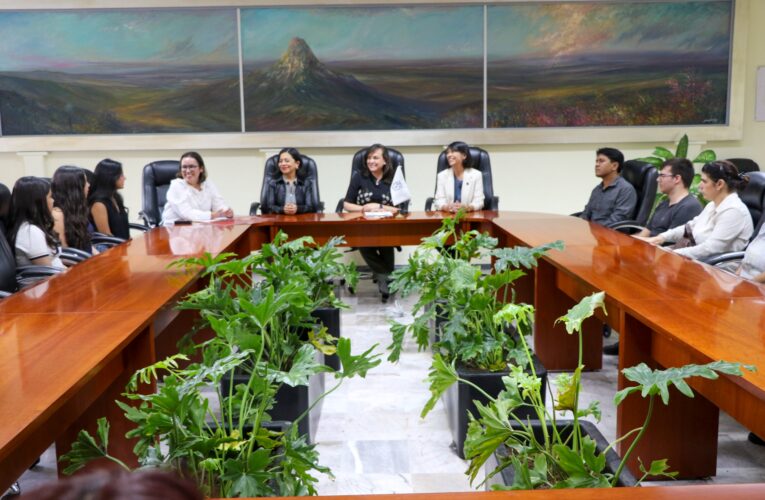 UAQ reconoce a estudiantes queretanas por destacada participación en Olimpiada Nacional de Matemáticas