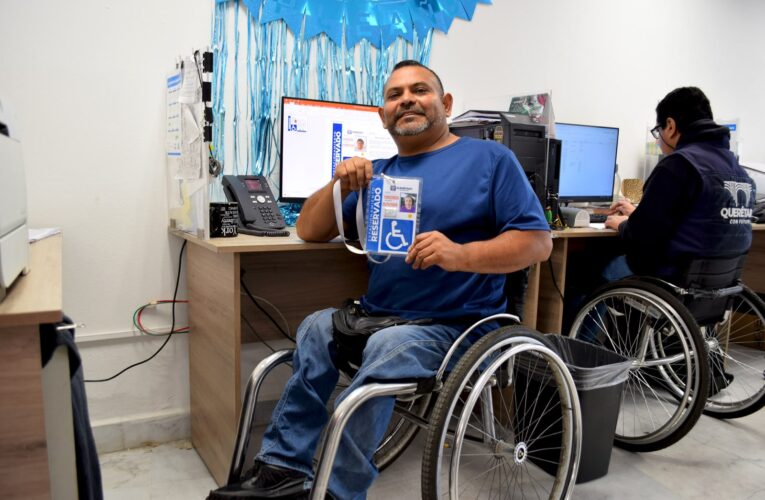Continúa la expedición de tarjetones para facilitar la movilidad de personas con discapacidad en Querétaro
