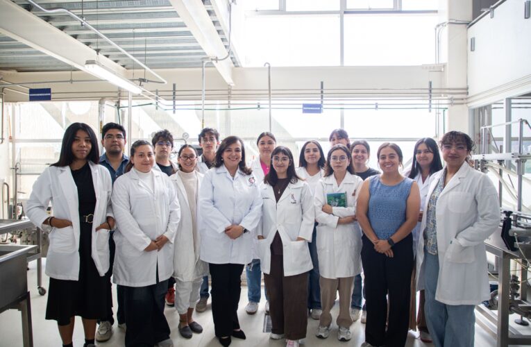 Estudiantes de posgrado de la UAQ se acercan al trabajo científico desde el laboratorio