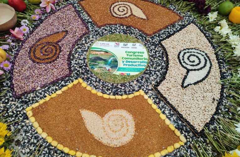 UT San Juan lleva investigación sobre identidad de Jalpan de Serra a Congreso Internacional de Turismo