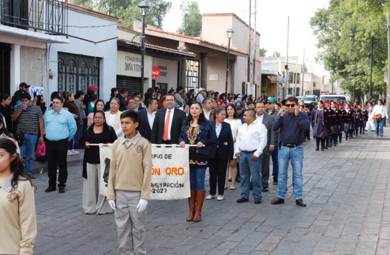 Colón celebra la Independencia con tradicional desfile cívico encabezado por Gaspar Trueba