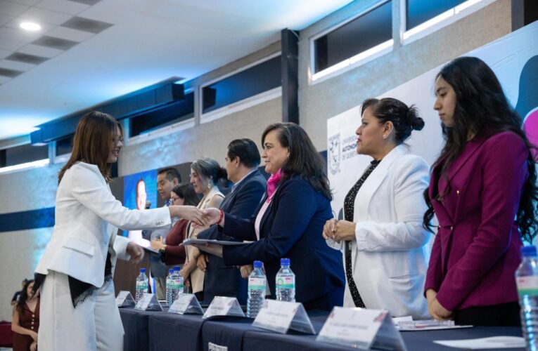 UAQ reconoce la excelencia académica de estudiantes de bachillerato, licenciatura y posgrado