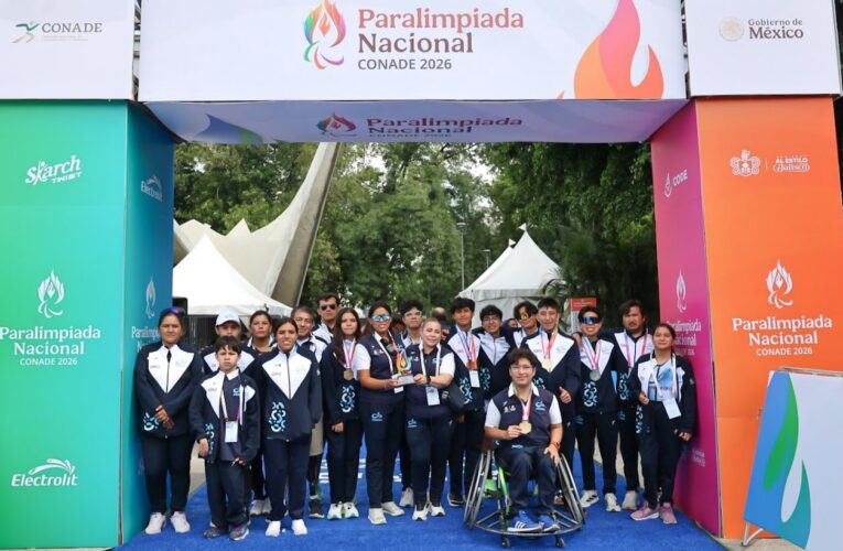 Paratriatletas queretanos conquistan ocho medallas en la Paralimpiada Nacional 2026