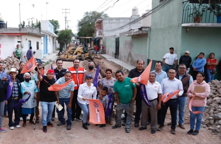 nician nuevas obras de urbanización en Ajuchitlán; anuncian construcción de nuevo pozo