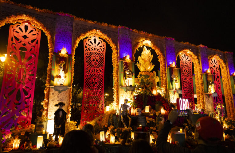Palacio de Gobierno se llena de color y tradición con el altar de muertos “Dulces Recuerdos”