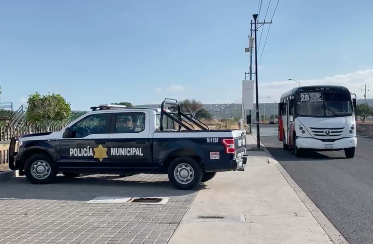 Asaltan a mano armada a Qrobús en Los Huertos