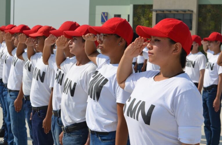 Bajan iniciativa de Servicio Militar obligatorio para mujeres